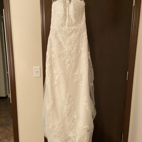 Wedding Dress-brand new, never worn not altered - Picture 3 of 16